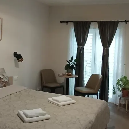 Pingvin Panzio * 코마롬