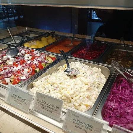 Pingvin Panzio Komárom