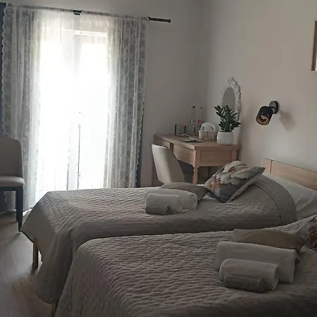 Pingvin Panzio Komárom